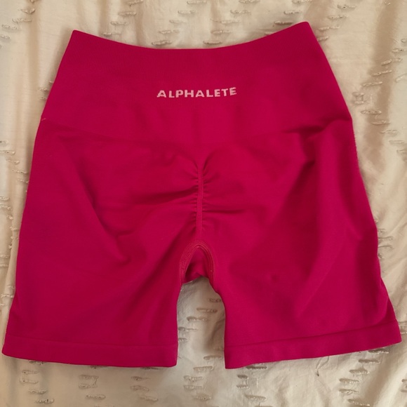 LAST CHANCE Alphalete Ampily Shorts - Picture 3 of 5